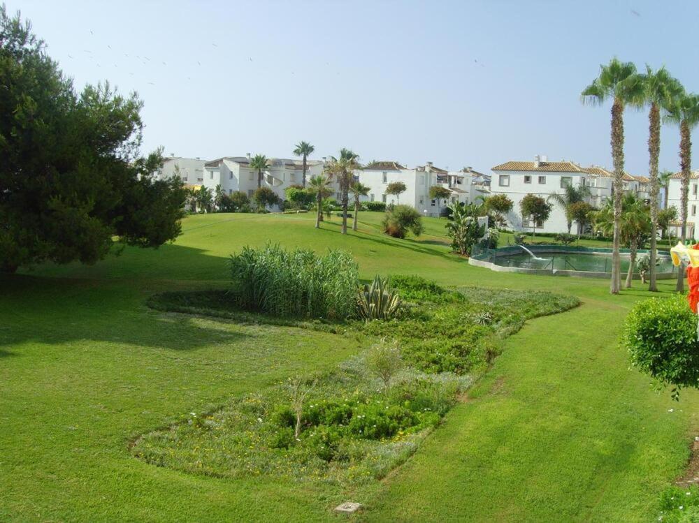 Apto. Urbanización Laguna Beach, 1ª línea de playa Torrox Exterior foto